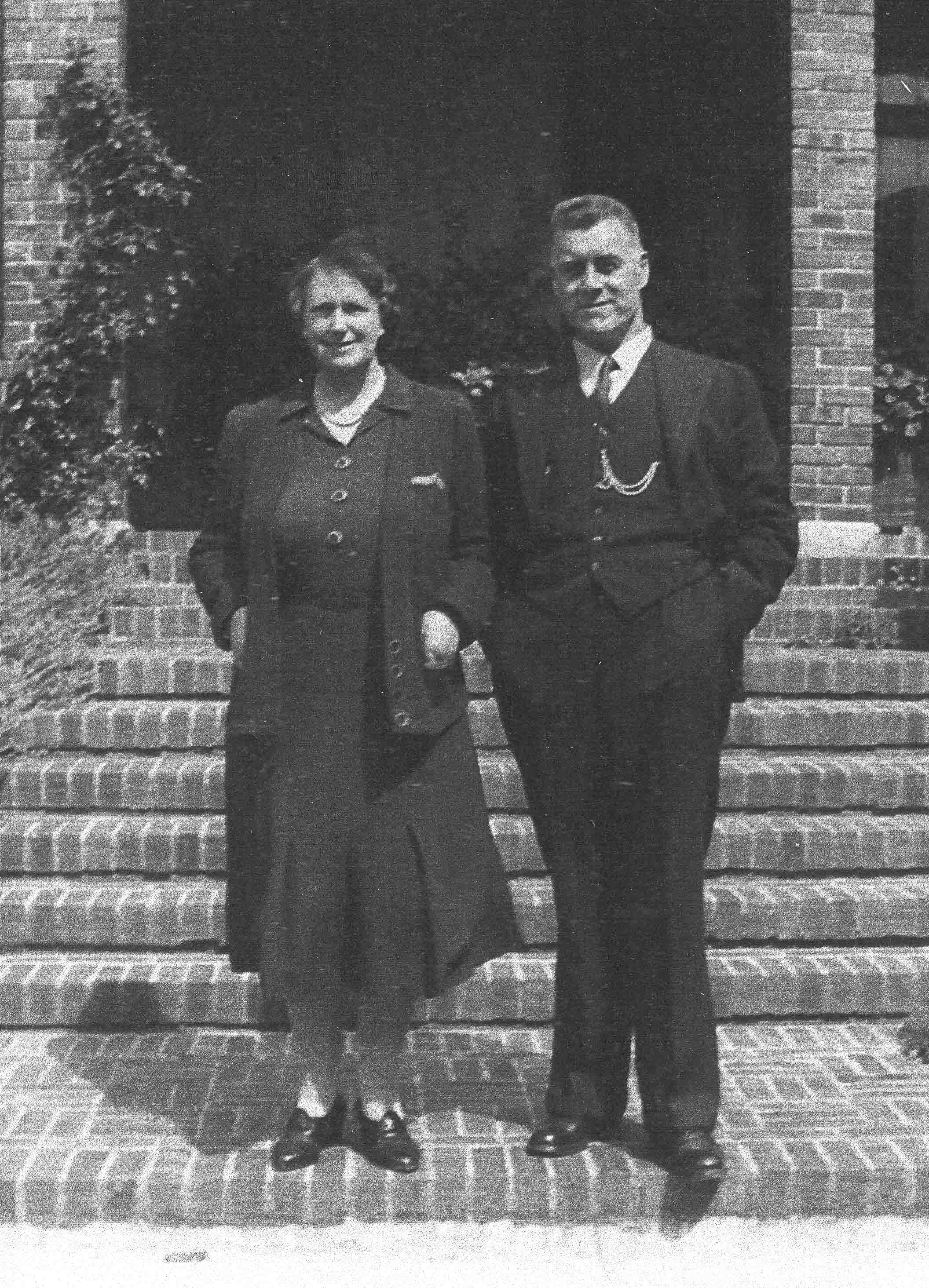Photo of photos/Angus MacLennan b1888 Lochalsh with wife Mary